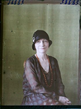 Image représentant https://musee-albert-kahn.s-museum.fr/home/NWQ2OTAwYzNmYjZlZTk1ZWQwODJmMjY4L2dlbmVyaWMtbm90aWNlLXRhYi9hdXRob3JpdHkvNjE3YTc5ZjVjZjhiODk2OGIzMzM3ZDIx/5d6900c3fb6ee95ed082f268/generic-notice-tab/authority/617a79ebcf8b8968b3336745 Madame Françoise d'Ardenne de Tisac