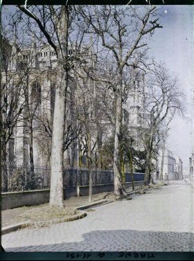 Image représentant L'arrière de la cathédrale, cours Anatole France