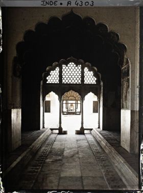 Image représentant Dans la partie principale du harem du fort Rouge (Lal Qila), le pavillon des couleurs (Rang Mahal)