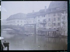 Image représentant France Alsace, Strasbourg, Près du Pont St Martin, Cours d'eau et maison