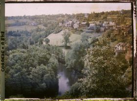 Image représentant La Vézère vue de la terrasse de l'église