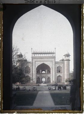 Image représentant La façade extérieure de la porte monumentale de l'enceinte du Taj Mahal