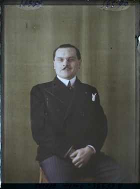 Image représentant Monsieur  https://musee-albert-kahn.s-museum.fr/home/NWQ2OTAwYzNmYjZlZTk1ZWQwODJmMjY4L2dlbmVyaWMtbm90aWNlLXRhYi9hdXRob3JpdHkvNjE3YTc5ZjVjZjhiODk2OGIzMzM3ZDIx/5d6900c3fb6ee95ed082f268/generic-notice-tab/authority/617a79ebcf8b8968b3336d9a Gaston Gérard