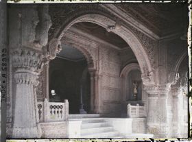Image représentant Le porche principal du palais de Lallgarh