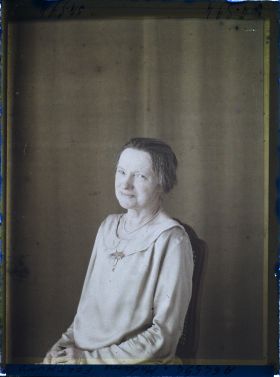 Image représentant https://musee-albert-kahn.s-museum.fr/home/NWQ2OTAwYzNmYjZlZTk1ZWQwODJmMjY4L2dlbmVyaWMtbm90aWNlLXRhYi9hdXRob3JpdHkvNjE3YTc5ZjVjZjhiODk2OGIzMzM3ZDIx/5d6900c3fb6ee95ed082f268/generic-notice-tab/authority/617a79ebcf8b8968b3336d54 Madame Forthuny