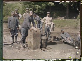 Image représentant Soldats au lavoir