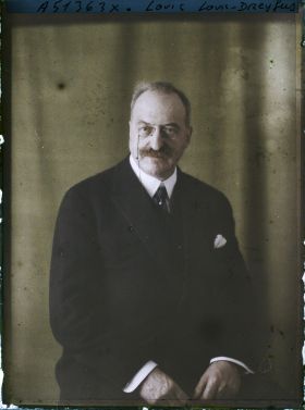 Image représentant https://musee-albert-kahn.s-museum.fr/home/NWQ2OTAwYzNmYjZlZTk1ZWQwODJmMjY4L2dlbmVyaWMtbm90aWNlLXRhYi9hdXRob3JpdHkvNjE3YTc5ZjVjZjhiODk2OGIzMzM3ZDIx/5d6900c3fb6ee95ed082f268/generic-notice-tab/authority/617a79ebcf8b8968b3337294 Monsieur Louis Louis-Dreyfus