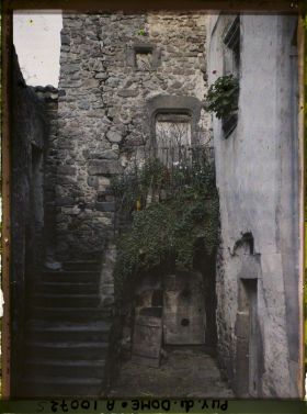 Image représentant France, St Floret, Vieille Maison du XVIIe s