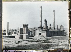 Image représentant Algérie, Timgad, Temple de la Victoire et Tribune aux harangues (rostra)