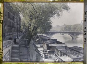 Image représentant Les bateaux-lavoirs quai de Bourbon