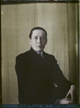 Image représentant https://musee-albert-kahn.s-museum.fr/home/NWQ2OTAwYzNmYjZlZTk1ZWQwODJmMjY4L2dlbmVyaWMtbm90aWNlLXRhYi9hdXRob3JpdHkvNjE3YTc5ZjVjZjhiODk2OGIzMzM3ZDIx/5d6900c3fb6ee95ed082f268/generic-notice-tab/authority/617a79ebcf8b8968b33378c0 Monsieur Titedesco