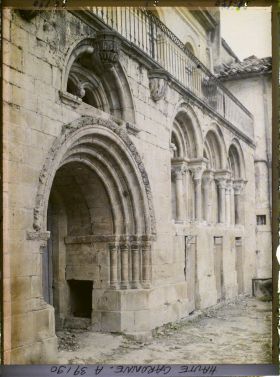 Image représentant France, St Martory, Cloître de Bonnefont Le porche et colonnade