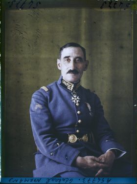 Image représentant https://musee-albert-kahn.s-museum.fr/home/NWQ2OTAwYzNmYjZlZTk1ZWQwODJmMjY4L2dlbmVyaWMtbm90aWNlLXRhYi9hdXRob3JpdHkvNjE3YTc5ZjVjZjhiODk2OGIzMzM3ZDIx/5d6900c3fb6ee95ed082f268/generic-notice-tab/authority/617a79ebcf8b8968b33374ce Le Général Robert Normand