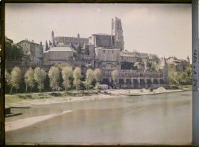 Image représentant La cathédrale Sainte-Cécile, vue du pont vieux