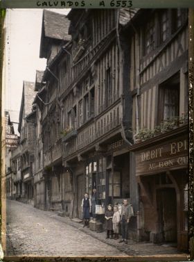 Image représentant La Ferblanterie Barbedette, maison à colombages rue aux Fèvres