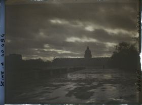 Image représentant Effet de lumière sur les Invalides après la crue de la Seine
