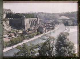 Image représentant La Münsterplattform, la vieille-ville et l'Aar