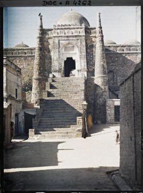 Image représentant Le porte de la mosquée Noire (Kalan ou Kali Masjid)