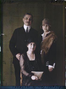Image représentant https://musee-albert-kahn.s-museum.fr/home/NWQ2OTAwYzNmYjZlZTk1ZWQwODJmMjY4L2dlbmVyaWMtbm90aWNlLXRhYi9hdXRob3JpdHkvNjE3YTc5ZjVjZjhiODk2OGIzMzM3ZDIx/5d6900c3fb6ee95ed082f268/generic-notice-tab/authority/617a79ebcf8b8968b33373e7 Monsieur Métaxa ,  https://musee-albert-kahn.s-museum.fr/home/NWQ2OTAwYzNmYjZlZTk1ZWQwODJmMjY4L2dlbmVyaWMtbm90aWNlLXRhYi9hdXRob3JpdHkvNjE3YTc5ZjVjZjhiODk2OGIzMzM3ZDIx/5d6900c3fb6ee95ed082f268/generic-notice-tab/authority/617a79ebcf8b8968b33373e8 Madame Métaxa  et  https://musee-albert-kahn.s-museum.fr/home/NWQ2OTAwYzNmYjZlZTk1ZWQwODJmMjY4L2dlbmVyaWMtbm90aWNlLXRhYi9hdXRob3JpdHkvNjE3YTc5ZjVjZjhiODk2OGIzMzM3ZDIx/5d6900c3fb6ee95ed082f268/generic-notice-tab/authority/617a79ebcf8b8968b33373e9 Mademoiselle Métaxa