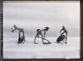 Image représentant Exposition d'art africain, figurines de musiciens et cultivateur