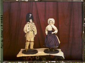 Image représentant France, Issoire, Poupées en Costumes auvergnats, époque 1830, appartenant à Mme Foububt