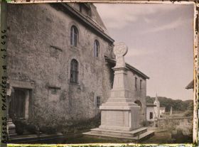 Image représentant France, Villefranque, Dans le Cimetière, le Monumt aux Morts