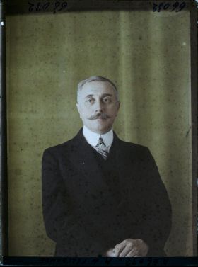 Image représentant https://musee-albert-kahn.s-museum.fr/home/NWQ2OTAwYzNmYjZlZTk1ZWQwODJmMjY4L2dlbmVyaWMtbm90aWNlLXRhYi9hdXRob3JpdHkvNjE3YTc5ZjVjZjhiODk2OGIzMzM3ZDIx/5d6900c3fb6ee95ed082f268/generic-notice-tab/authority/617a79ebcf8b8968b3336cbc Le Lieutenant-Colonel Emile de Féligonde