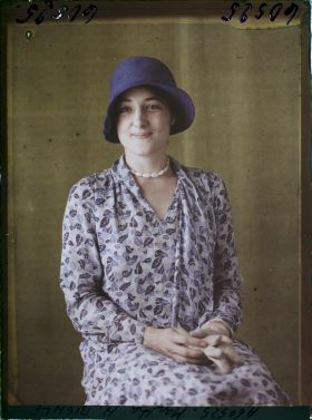 Image représentant https://musee-albert-kahn.s-museum.fr/home/NWQ2OTAwYzNmYjZlZTk1ZWQwODJmMjY4L2dlbmVyaWMtbm90aWNlLXRhYi9hdXRob3JpdHkvNjE3YTc5ZjVjZjhiODk2OGIzMzM3ZDIx/5d6900c3fb6ee95ed082f268/generic-notice-tab/authority/617a79ebcf8b8968b33368b4 Mademoiselle Martha H. Biehle