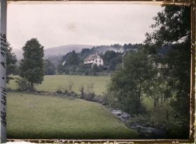 Image représentant France, Hohwald, Groupe de Maisons de Holwald : clairière de prairies au milieu de la grande forêt