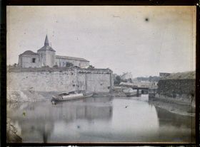 Image représentant L'ancienne église Saint-Nicolas, place de la Motte Rouge