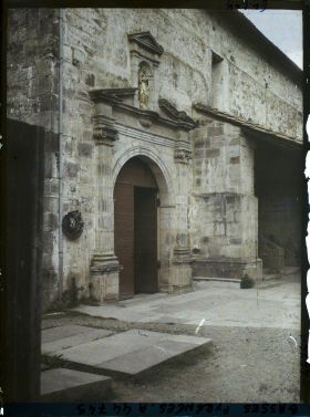 Image représentant France , St Etienne de Baigorry, L'entrée de l'Eglise
