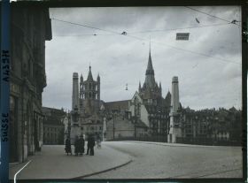Image représentant La cathédrale Notre-Dame de Lausanne et le pont Bessières depuis la rue Caroline