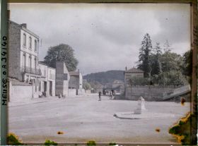 Image représentant France, Bar-le-Duc, L'entrée de la voie Sacrée et la première borne
