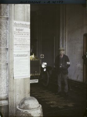Image représentant Prusse, Aix-la-Chapelle, Hôtel de la Régence, affiche dans l'entrée