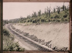 Image représentant France, Fort de Tavanne, La ligne avant son entrée Dans le Tunnel (entrée Sud)