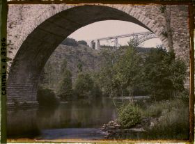 Image représentant Le viaduc de Garabit, vu du vieux pont