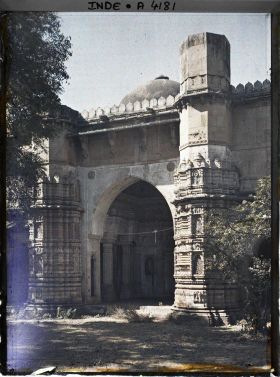 Image représentant La mosquée Bai Harir du complexe de Dada Harir ni Vav (puits souterrain à escaliers)