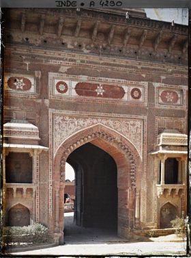 Image représentant Une porte du fort Rouge (Lal Qila)