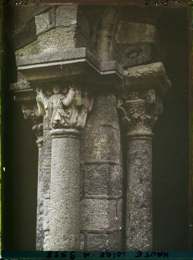 Image représentant Détail des chapiteaux d'un pilier du cloître de la cathédrale Notre-Dame-de-l'Annonciation