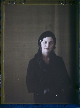 Image représentant https://musee-albert-kahn.s-museum.fr/home/NWQ2OTAwYzNmYjZlZTk1ZWQwODJmMjY4L2dlbmVyaWMtbm90aWNlLXRhYi9hdXRob3JpdHkvNjE3YTc5ZjVjZjhiODk2OGIzMzM3ZDIx/5d6900c3fb6ee95ed082f268/generic-notice-tab/authority/617a79ebcf8b8968b3337685 Madame Chariclea Rodocanachi