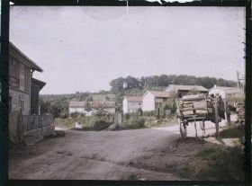 Image représentant France, La Chalade 392 h - Meuse, Vue vers le haut du Village
