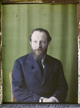 Image représentant Monsieur  https://musee-albert-kahn.s-museum.fr/home/NWQ2OTAwYzNmYjZlZTk1ZWQwODJmMjY4L2dlbmVyaWMtbm90aWNlLXRhYi9hdXRob3JpdHkvNjE3YTc5ZjVjZjhiODk2OGIzMzM3ZDIx/5d6900c3fb6ee95ed082f268/generic-notice-tab/authority/617a79ebcf8b8968b33367c7 Nicolas Avksentieff