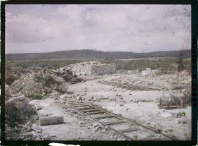 Image représentant France, Boureuil Secteur de Vauquois, Autre aspect des ruines de l'Eglise, au fond la fôret d'Argonne