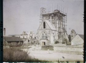 Image représentant France, Presles-et Boves, Eglise en reconstruction, façade