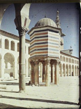 Image représentant Dôme du Trésor (Qubbat el Khazneh) dans la cour de la mosquée des Omeyades
