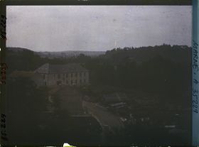 Image représentant France, Vienne le Château, Reconstructions route de La Harazée vue de l'ancien Château