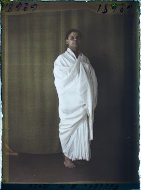 Image représentant Monsieur  https://musee-albert-kahn.s-museum.fr/home/NWQ2OTAwYzNmYjZlZTk1ZWQwODJmMjY4L2dlbmVyaWMtbm90aWNlLXRhYi9hdXRob3JpdHkvNjE3YTc5ZjVjZjhiODk2OGIzMzM3ZDIx/5d6900c3fb6ee95ed082f268/generic-notice-tab/authority/617a79ebcf8b8968b3336953 A. H. Bose
