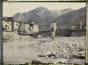 Image représentant Le pont vieux à péage, pont fortifié enjambant la Bévéra