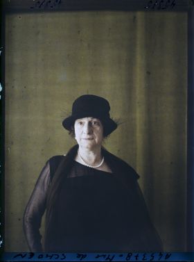 Image représentant La baronne  https://musee-albert-kahn.s-museum.fr/home/NWQ2OTAwYzNmYjZlZTk1ZWQwODJmMjY4L2dlbmVyaWMtbm90aWNlLXRhYi9hdXRob3JpdHkvNjE3YTc5ZjVjZjhiODk2OGIzMzM3ZDIx/5d6900c3fb6ee95ed082f268/generic-notice-tab/authority/617a79ebcf8b8968b333665a Bertha von Schoën
