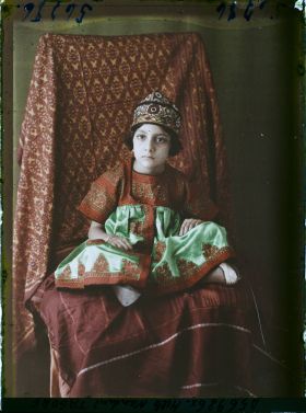 Image représentant https://musee-albert-kahn.s-museum.fr/home/NWQ2OTAwYzNmYjZlZTk1ZWQwODJmMjY4L2dlbmVyaWMtbm90aWNlLXRhYi9hdXRob3JpdHkvNjE3YTc5ZjVjZjhiODk2OGIzMzM3ZDIx/5d6900c3fb6ee95ed082f268/generic-notice-tab/authority/617a79ebcf8b8968b333781c Nandini Tagore